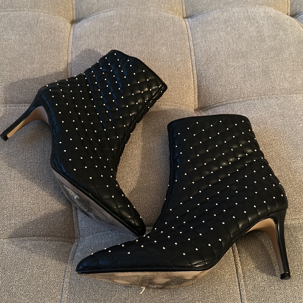 BLACK & GOLD STUDDED HEELED BOOTS